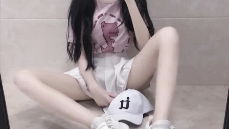 [Aki秋水ASMR]喂你吃大虾~保鲜膜喷水按摩